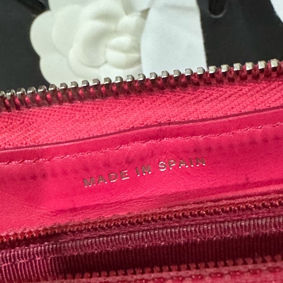 🩷CHANEL Patent Quilted Double Stitched Zip Around Wallet - Picture 16 of 17